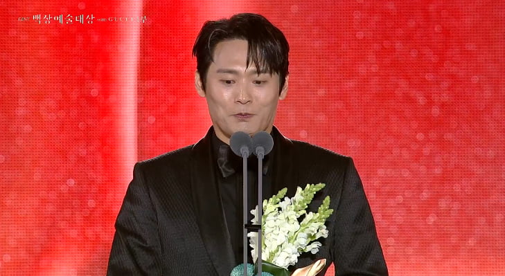 [종합] 아이유♥박보검, 수상 불발됐다…'폭싹' 4관왕인데, 주연 배우는 무관 '씁쓸' (제61회 백상예술대상)