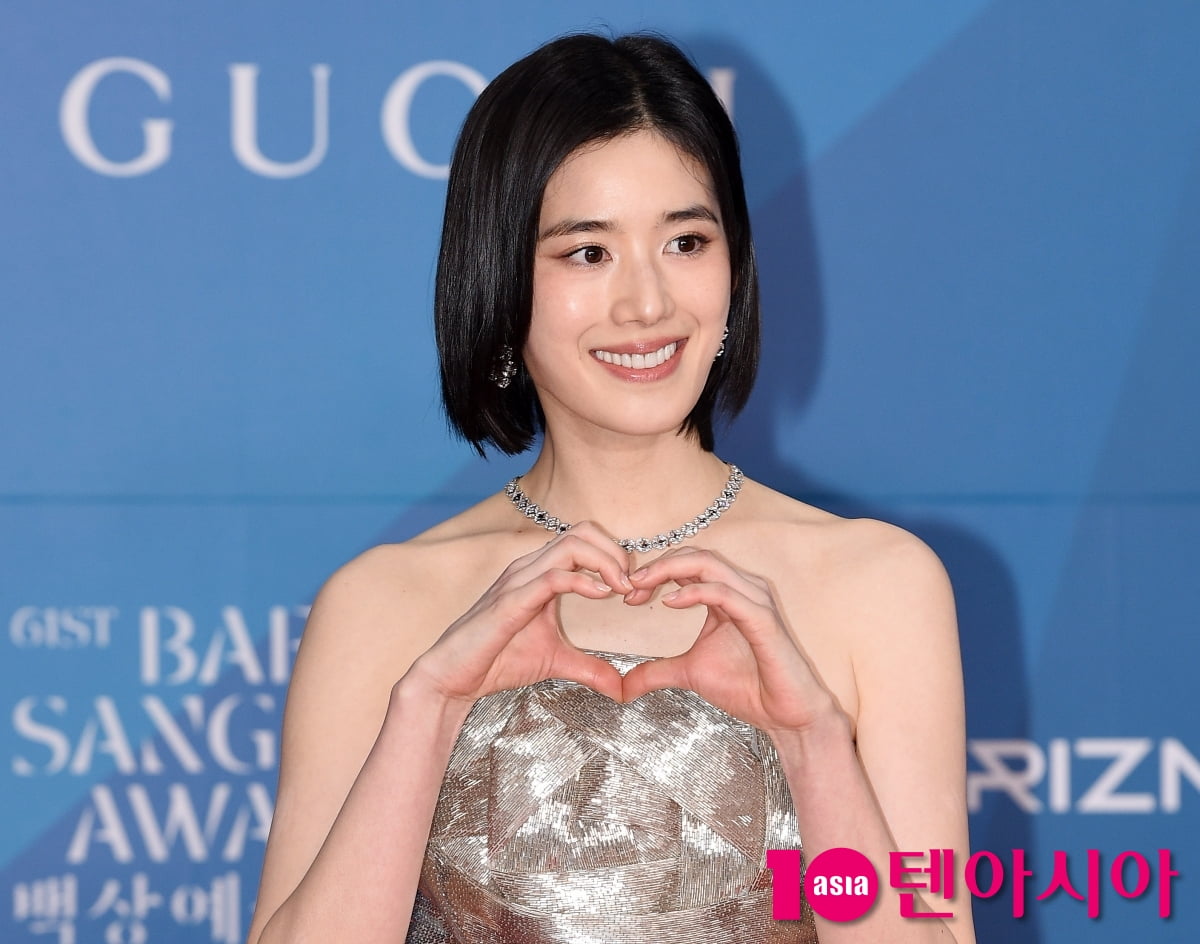 정은채, 눈부신 은빛 드레스[TEN포토+]