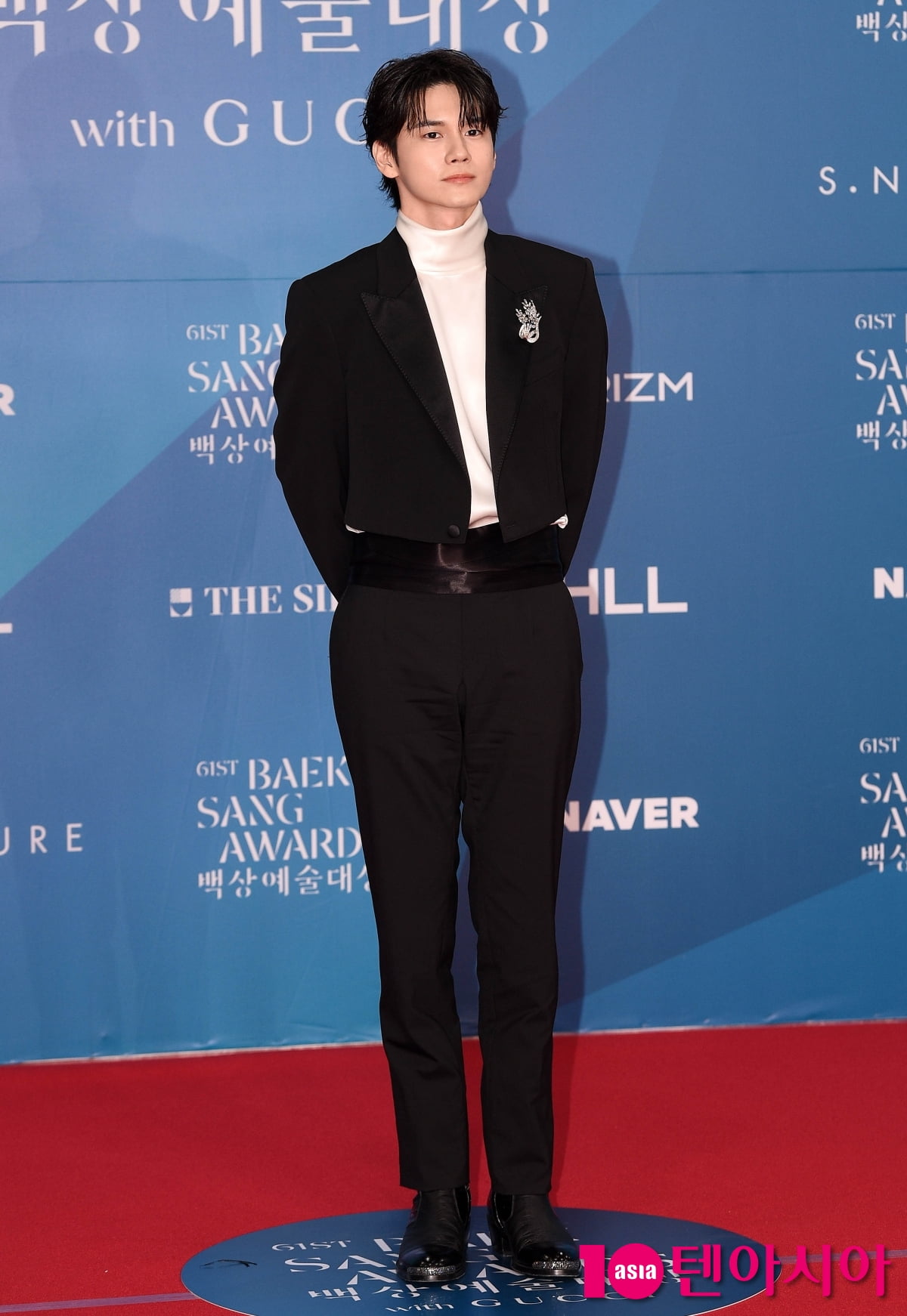 옹성우, 신인상 시상자[TEN포토+]
