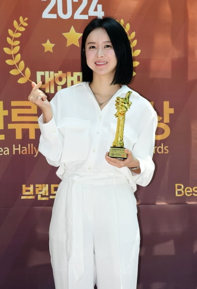 가수 은가은, 함께 야간 궁 투어를 즐기고 싶은 여자 트로트 가수 1위 [TEN차트]