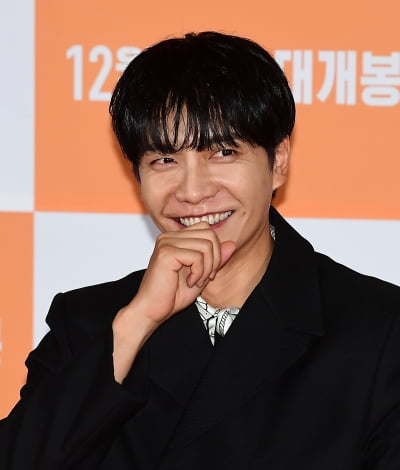 '처가 손절' 이승기, 4년 5개월 만 본업 컴백