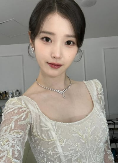 '빈손'으로 귀가한 아이유, 미담 진짜였네…어린 애순 꼭 챙기기