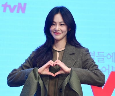 '김수현 후유증 언급' 한지은, 데뷔 19년 만에 기쁜 소식 전했다…가장 영향력 있는 여자배우 선정 [공식]