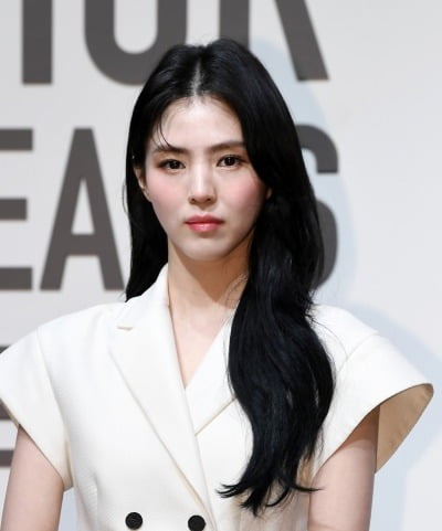 [공식] 한소희, 한국판 '인턴' 앤 해서웨이役 맡을까…최민식 이어 "검토 중인 작품"