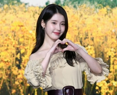 '기부 천사' 아이유, 생일 맞이 팬사랑도 통 크네…4800잔 커피 쏜다