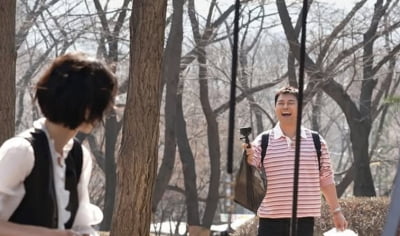 전현무, 방송서 '전여친 절친' 만났다…눈빛 압살에 거리두나