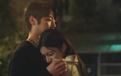 [종합] 고윤정♥정준원, 연인 됐다…포옹 후 키스, "나 오이영 좋아해" ('언슬전')