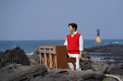 이창섭, 로이킴 손잡고 컴백…오늘(12일) '꽃이 되어줄게' 발매