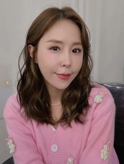 "다 티 나서 그냥 밝힐게요"…신지, 눈 리모델링 당당 고백