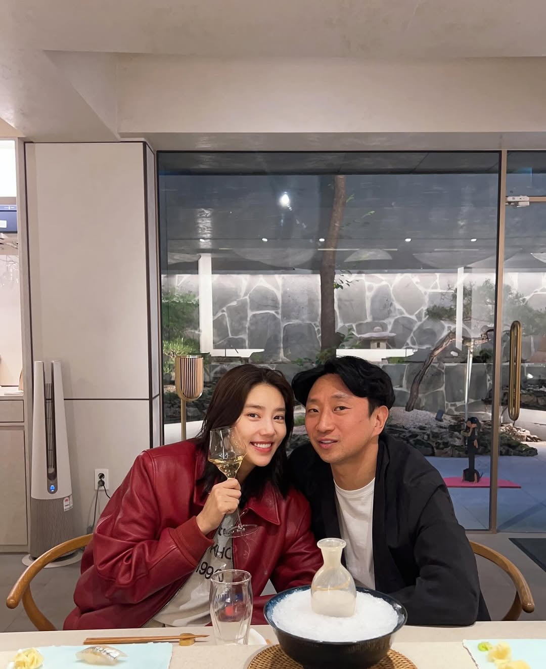 손담비, 출산 1달 만에 티셔츠 헐렁해졌네…♥이규혁과 와인으로 결기 자축