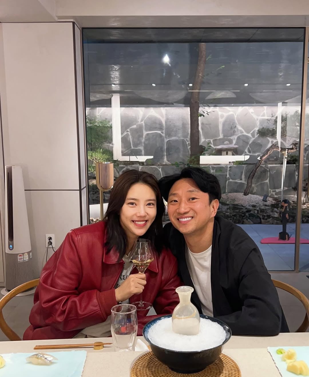 손담비, 출산 1달 만에 티셔츠 헐렁해졌네…♥이규혁과 와인으로 결기 자축