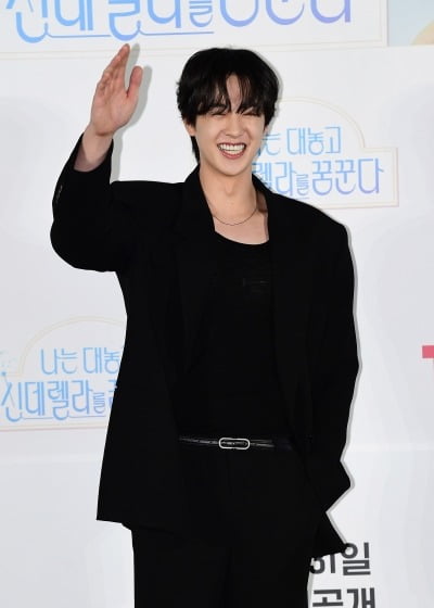 [단독] 카라 한승연과 새 출발 알리더니…김현진, YG 떠나 최희진과 ♥핑크빛 호흡