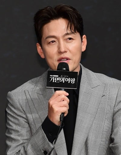 [단독] '46세' 이정진, ♥핑크빛 소식 전했다…연애 아닌 결혼 목적으로 '신랑수업' 합류