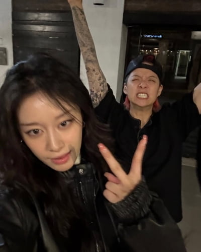 지연, 온 팔에 문신 휘감은 f(x) 엠버와 이렇게 절친했나…자유분방