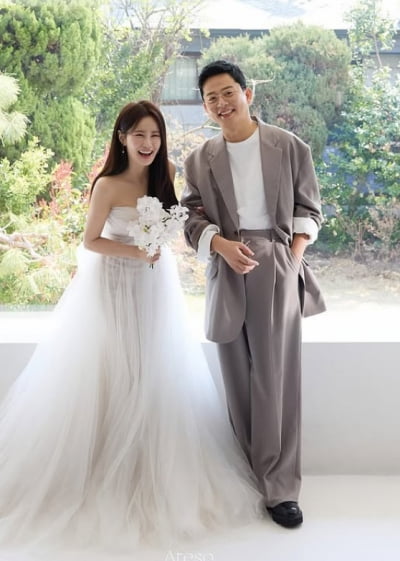 '김준호♥' 김지민, 결혼식 앞두고 그릇 선물 와르르…"잉꼬부부 탄생 축하"