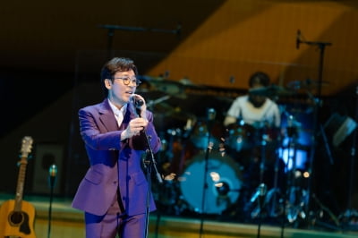 조관우, 단독 콘서트 성료…팝핀현준·아웃사이더 지원사격