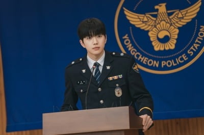 강훈, 신혜선 이어 박주현 만난다…제복 입고 뽐낸 '184cm' 우월 비주얼 ('메스를든')