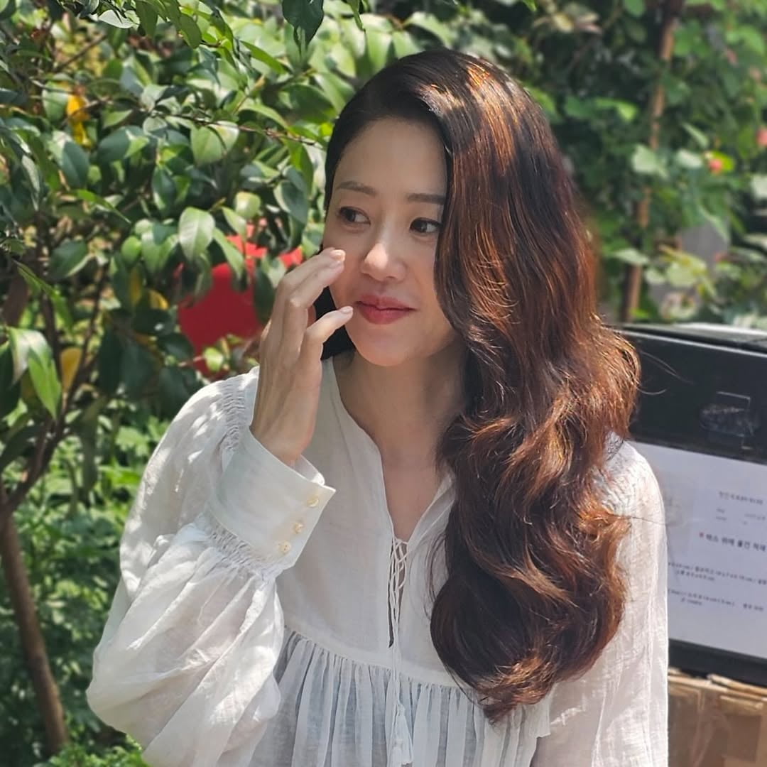 고현정, 사진으로는 주름 티 안 나네…손은 뼈말라인데 얼굴은 오동보동