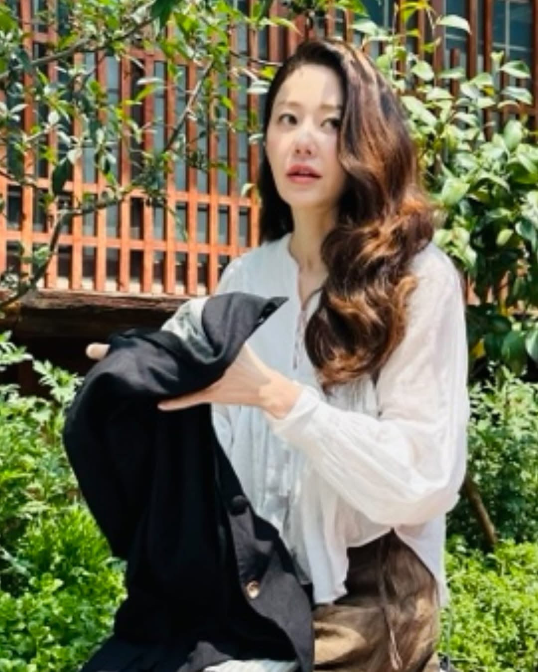 고현정, 사진으로는 주름 티 안 나네…손은 뼈말라인데 얼굴은 오동보동