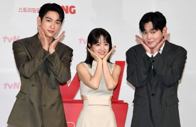 [종합] "외모는 신인급, 연기는 원로급" 박보영, 500억 흥행 참패 씻을까…1인 4역으로 선보일 '미지의 서울'
