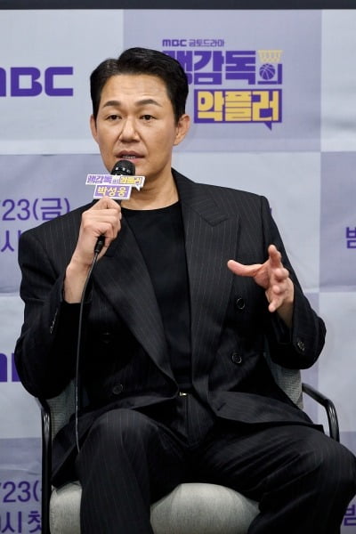 [종합] '52세' 박성웅, 농구 감독 됐다…"실수하는 꼴 못 봐, 윽박지른 기억뿐" ('맹감독')
