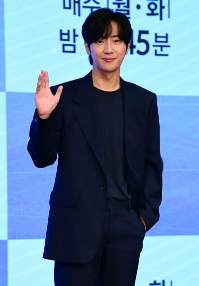 [공식] '♥비연예인' 이상엽, 결혼 2년 차에 기쁜 소식…BTS 진 친형과 깜짝 친분 ('엽꾸리')