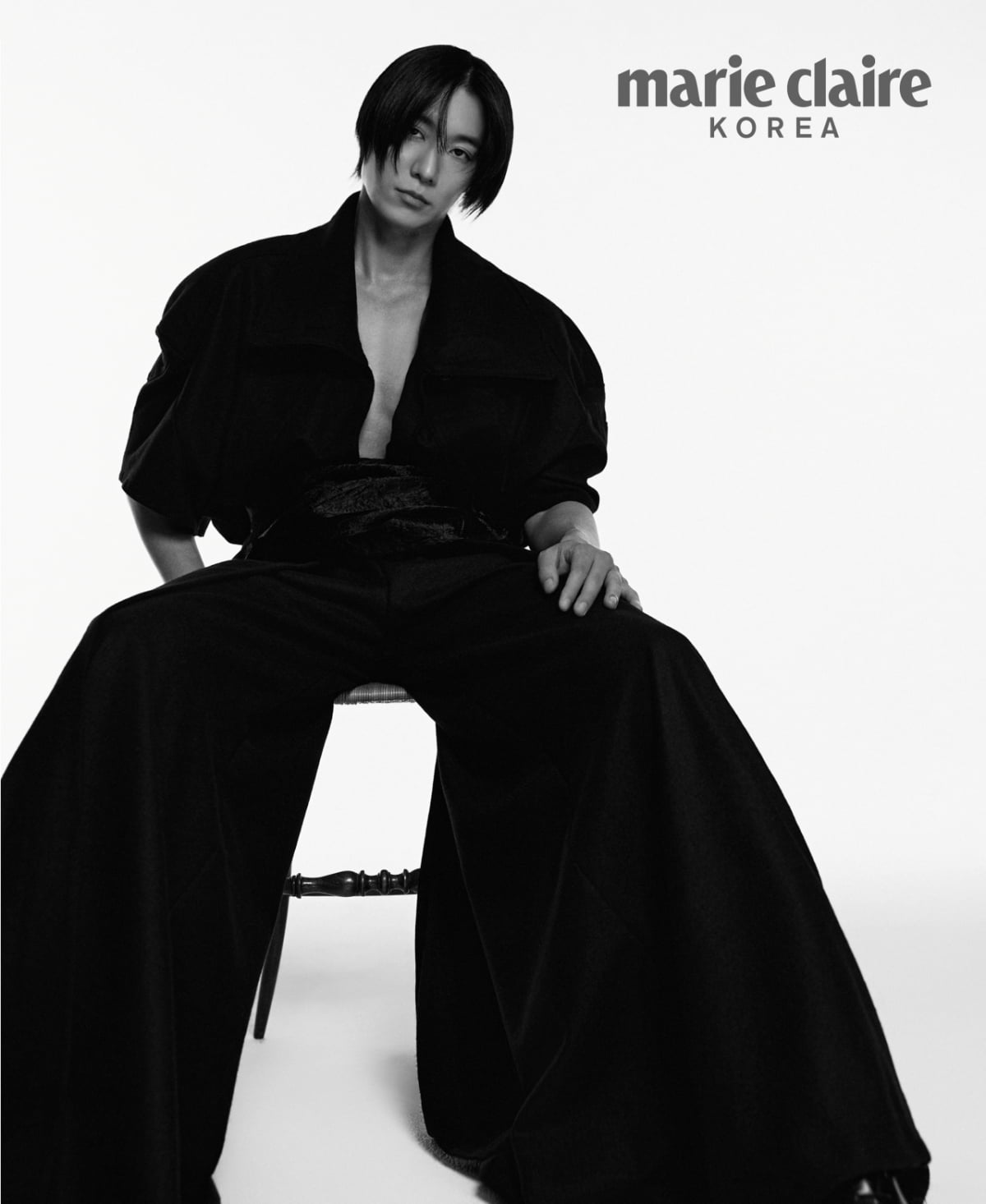 장률, '흑과 백'만으로 분위기 압도[화보]