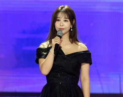 윤태화, 경사 맞았다…비 오는 날 홈 데이트하고 싶은 여자 트로트 가수 1위 [TEN차트]
