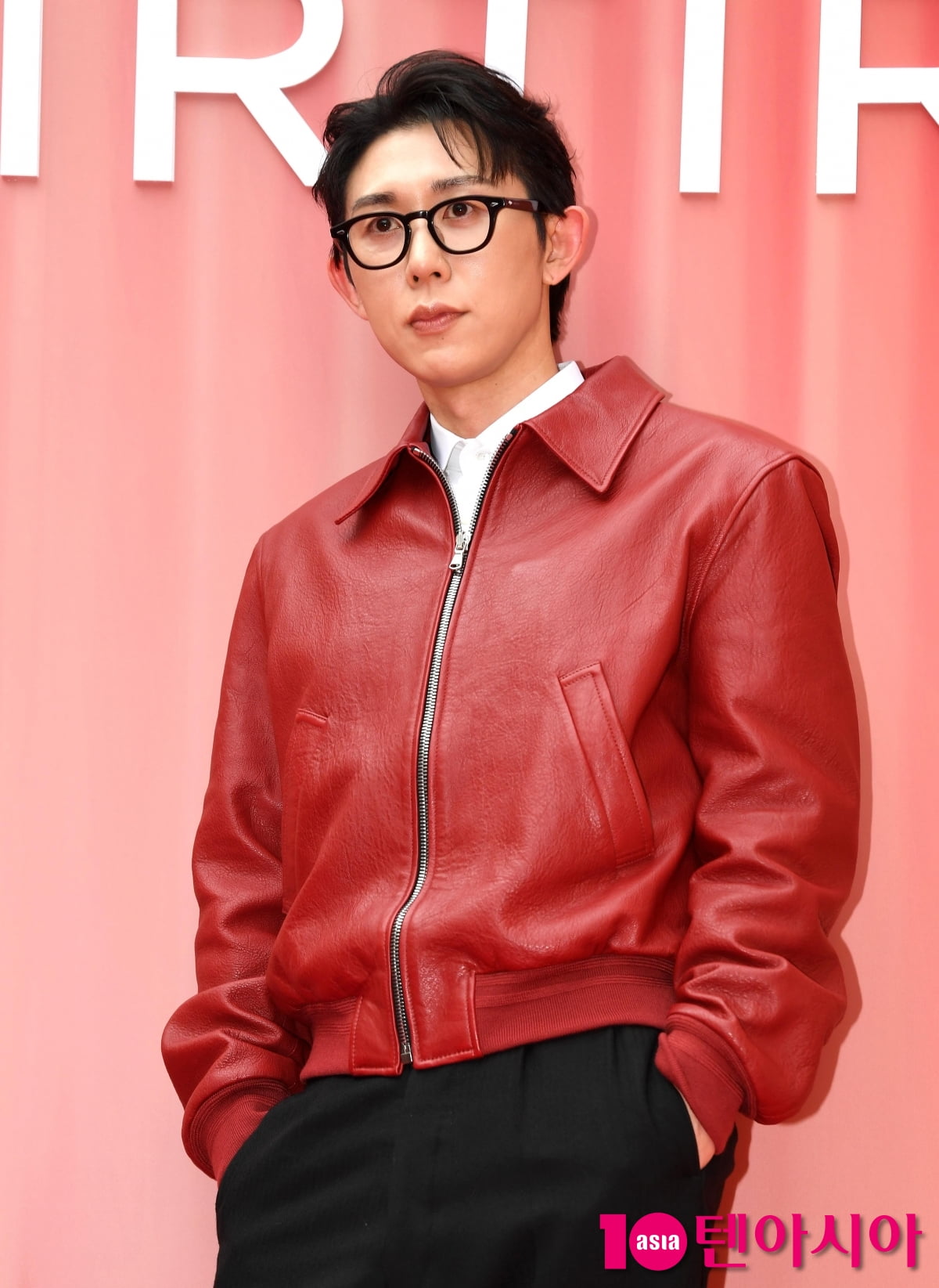코드 쿤스트, 멋진 시크함...오늘은 하트 성공[TEN포토+]