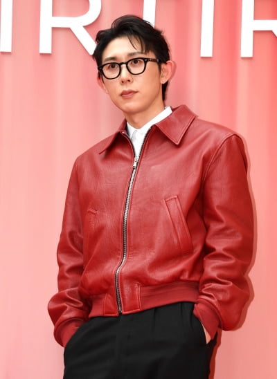 코드 쿤스트, 멋진 시크함...오늘은 하트 성공[TEN포토+]