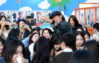 유해진, 팬들과 만남은 즐거워[TEN포토+]