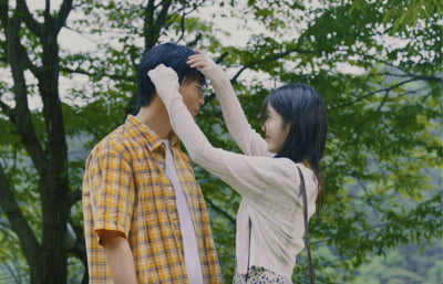 아이유, ♥이종석 질투하겠어…허남준과 핑크빛 뮤비 티저 공개