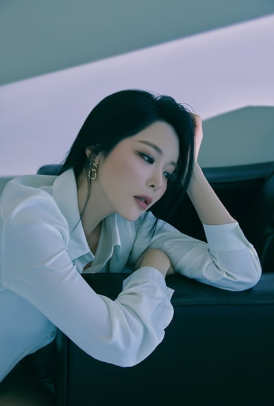방송 안 해도 프로듀서 수입 엄청나겠어…홍진영, '13579' 작곡가 버전 공개