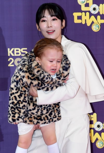'싱글맘' 사유리, 생활고 시달렸다…"일거리 줄어, 소고기는 아들만" ('라스')