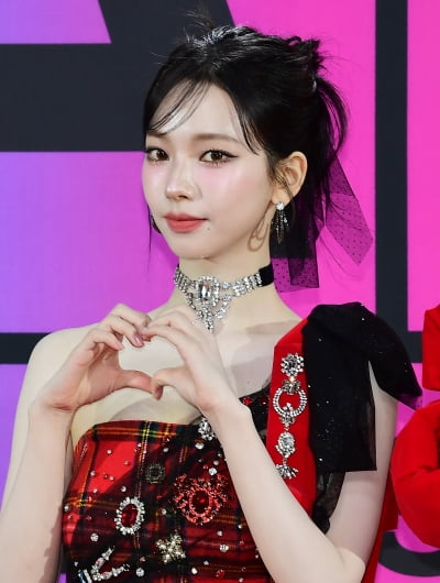 '빨간색+2번 점퍼' 카리나, 정치색 논란에 입 열었다…"그런 의도 아냐" [종합]