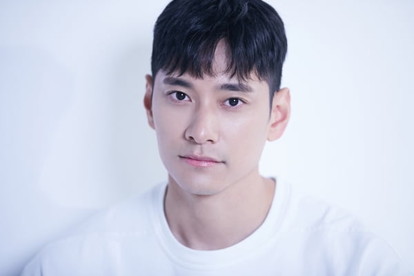 [공식] '前 배구 국대' 김요한, 장군엔터와 재계약
