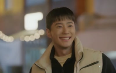 정은지♥이준영, 골목서 밀착 스킨십…"좋아진 것 같아요" ('헬스클럽') [종합]