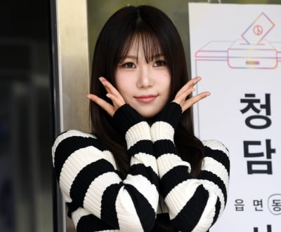 이프아이 태린, 사전투표소의 꽃 한송이[TEN포토+]