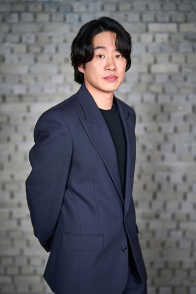 안재홍, 본인 비주얼에 취해버렸네…"단발 예쁘다고, 머리띠 하고 있어"[인터뷰②]