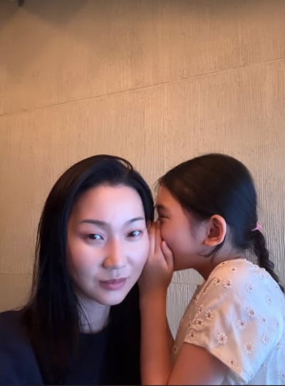'결혼 10주년' 장윤주, 명품 대령했는데…♥남편, 빈손에 그저 웃기만
