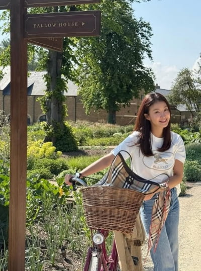 이시영 "동화 속 그림 나야 나"…돌싱 됐는데 '첫사랑 로맨스' 뚝딱