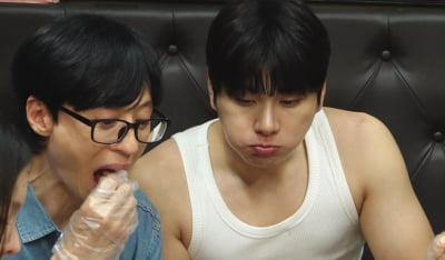 유재석, 왜 수저도 없이 맨손으로 식사를…이상 행동 포착 ('놀뭐')