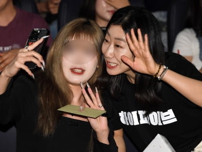 '하이파이브' 라미란, 셀카는 뷰티 모드로....[TEN포토+]