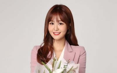윤수현, 심의도 안 받았었는데 '역주행'…'역마차 살롱' 노래교실 입소문 타고 '대박'