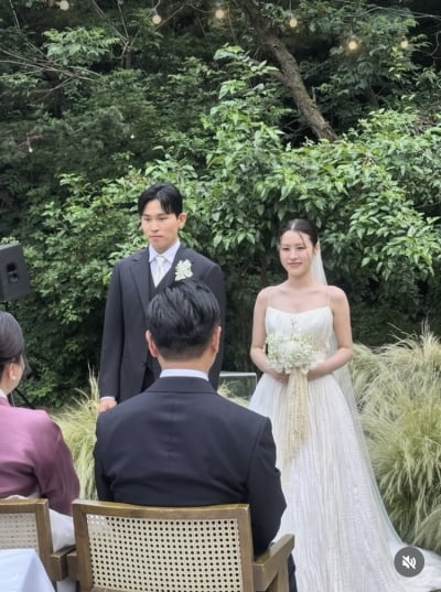 장인어른 이광기 앞에서 늠름하게…99년생 정우영 부부의 야외 결혼[종합]