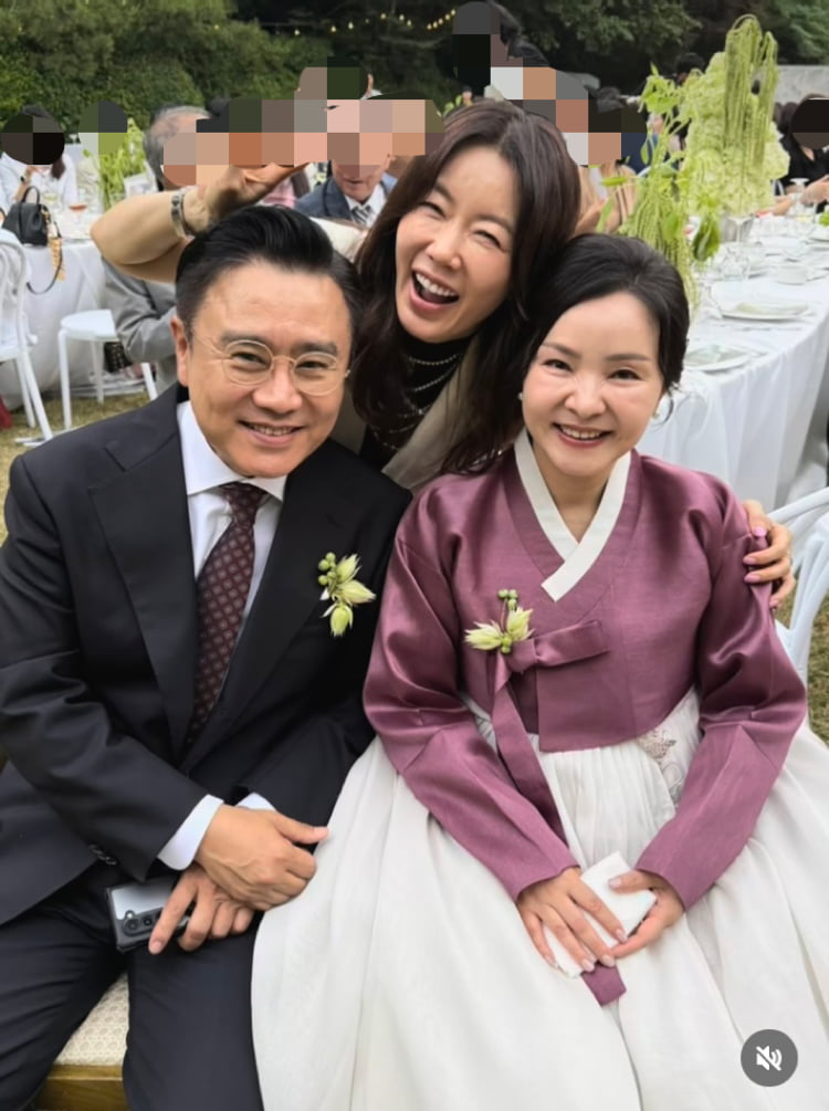 장인어른 이광기 앞에서 늠름하게…99년생 정우영 부부의 야외 결혼[종합]