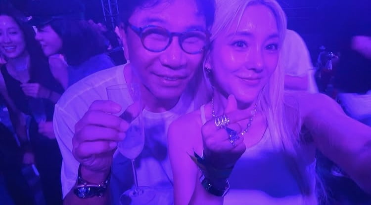 ‘SM 수장’이었던 이수만, 여기 있었네…월디페서 바다와 셀카 투척[TEN이슈]