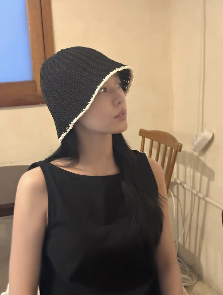 설현, 벙거지로도 안 가려지는 비주얼…역시 167cm 입간판 여신