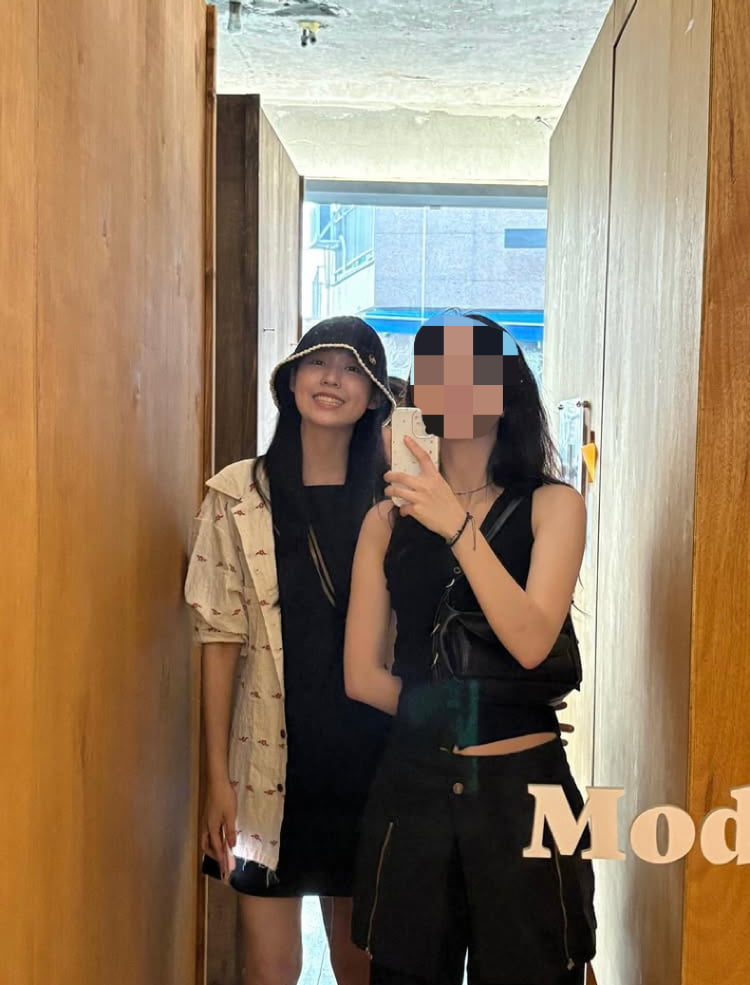 설현, 벙거지로도 안 가려지는 비주얼…역시 167cm 입간판 여신