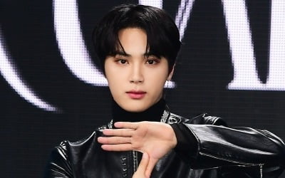 [단독] '더보이즈 탈퇴' 주학년, 日 AV배우 출신 아스카 키라라와 성매매
